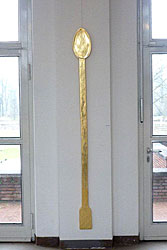 Goldobjekt: Goldener Lffel, 2010 - 15 x 180 cm